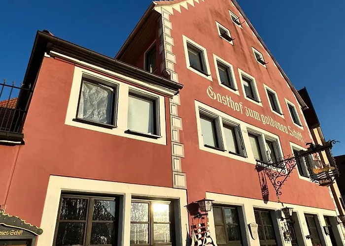 Zum Goldenen Schiff - Budgetwohnung Im Apartmán *